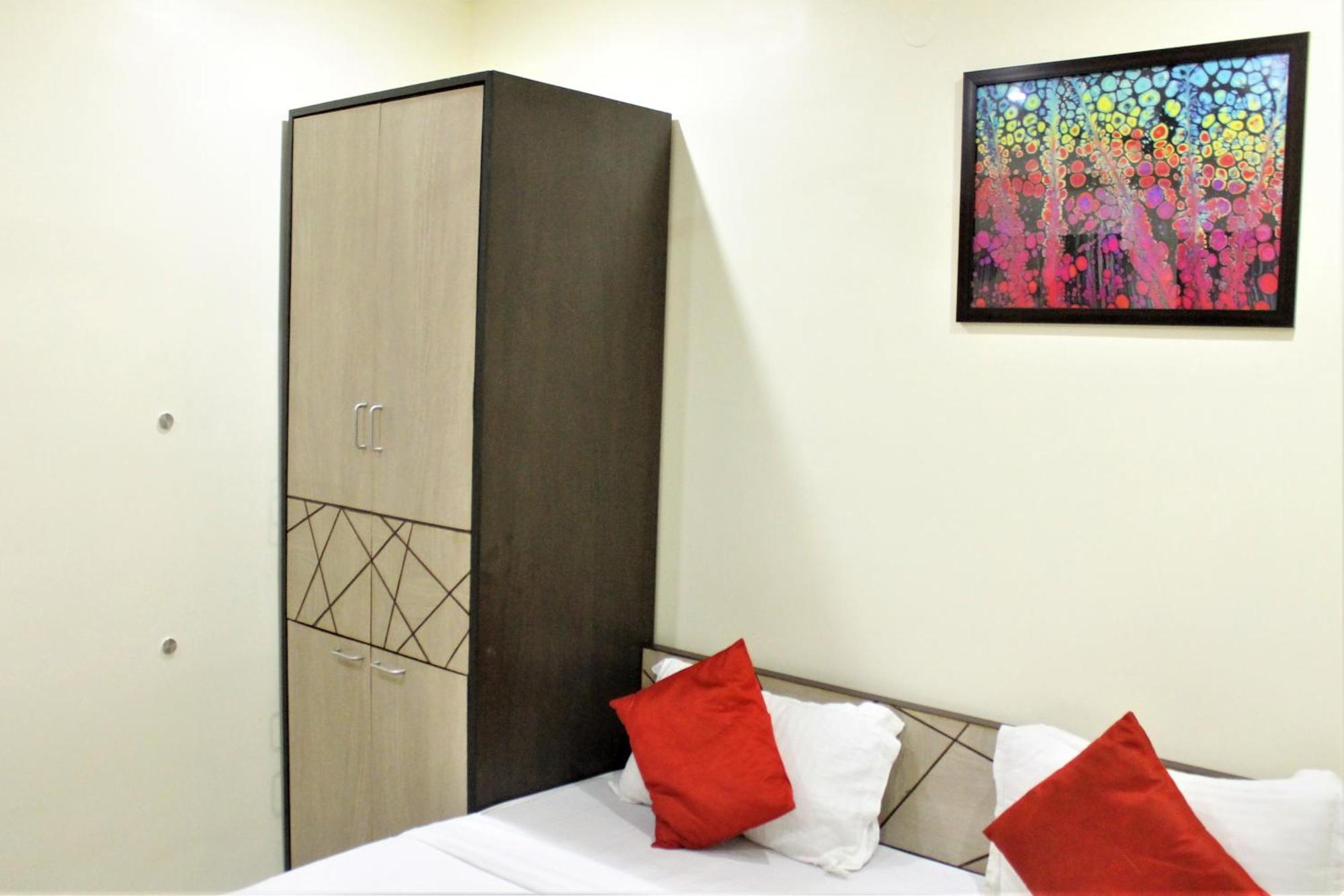 Reliable Inn Калькутта Экстерьер фото